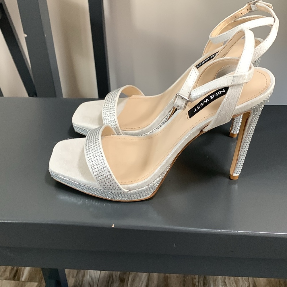 Nine West Zadien Silver & Ivory Bling Heels women’s size 7.5
